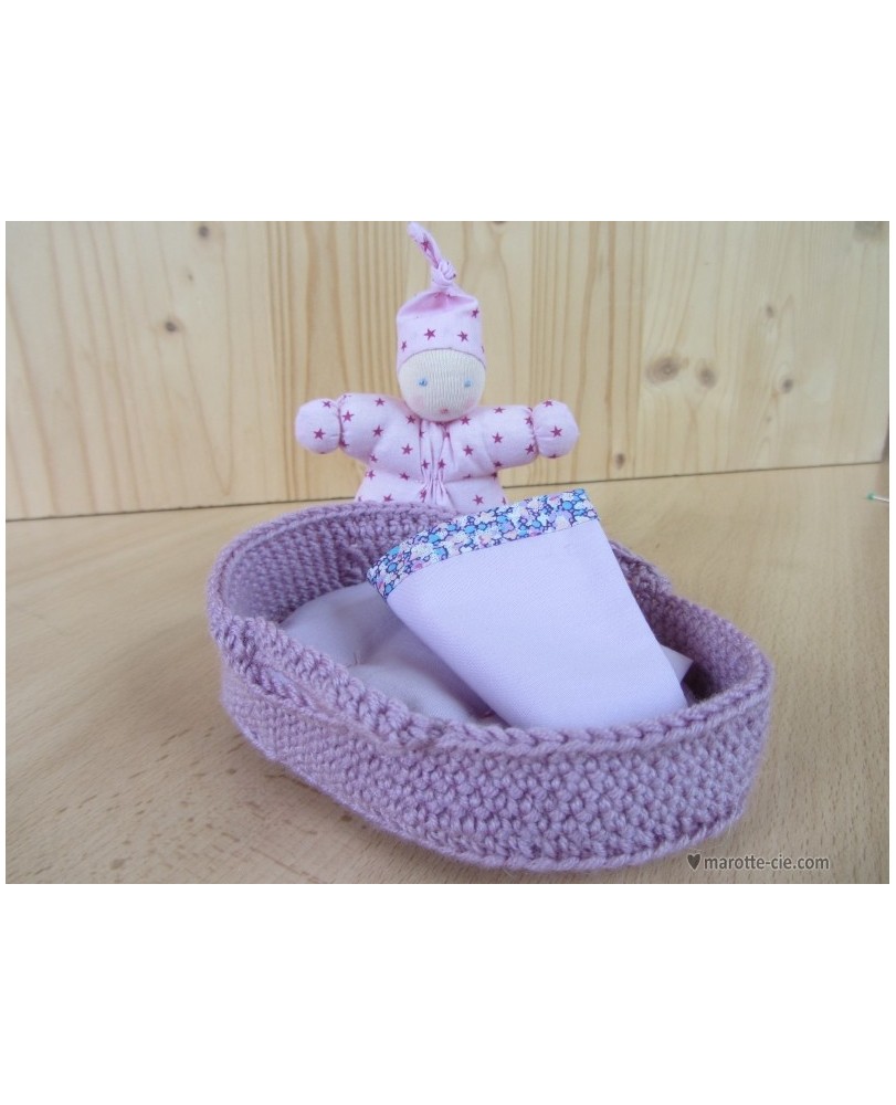 BEBE DANS SON COUFFIN Rose dans Home par Marotte et Cie BEBE DANS SON COUFFIN Rose dans Home par Marotte et Cie