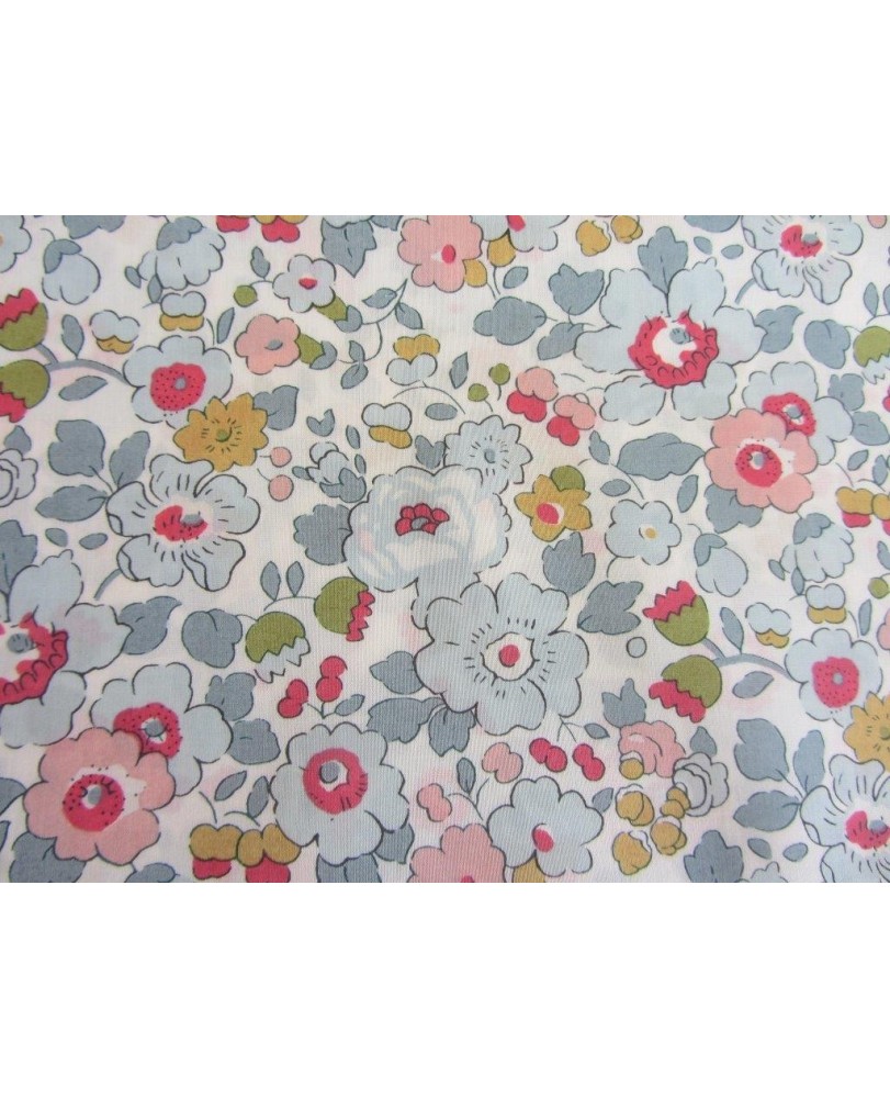 Coupon de tissu LIBERTY BETSY PORCELAINE 65 x 45 cm dans Tissus par Marotte et Cie